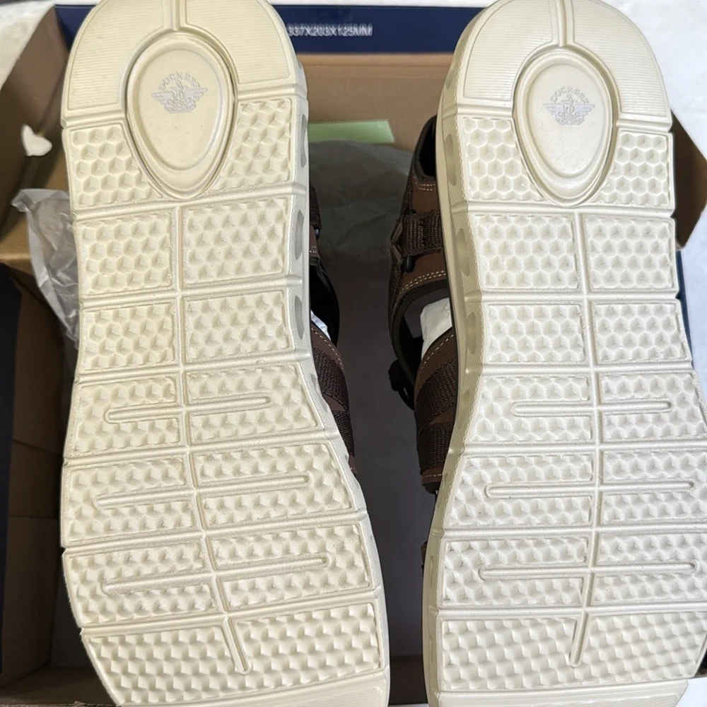 Dockers dark tan